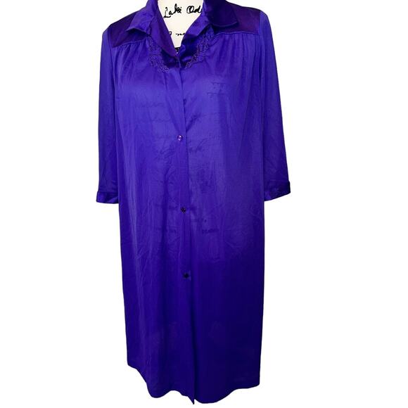 Vtg Vanity Fair‎ Nightgown Sz S Purple? Nylon Robe Button 3/4 Sleeve Embroidered - Picture 3 of 8